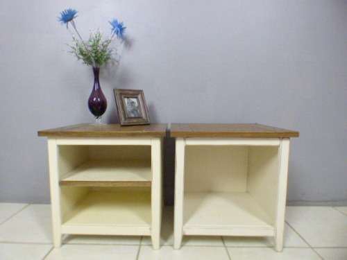 Two wonderful wooden single bedside pedestals in amazing condition - bid/pedestal