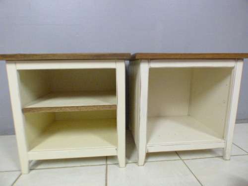 Two wonderful wooden single bedside pedestals in amazing condition - bid/pedestal