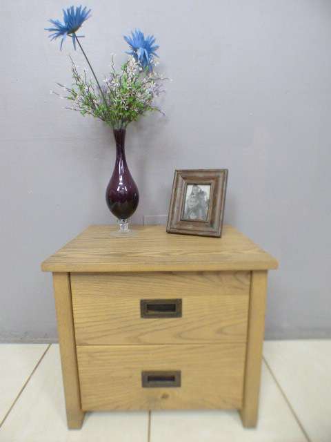 A lovely modern two drawer single bedside pedestal in amazing condition.  RS17