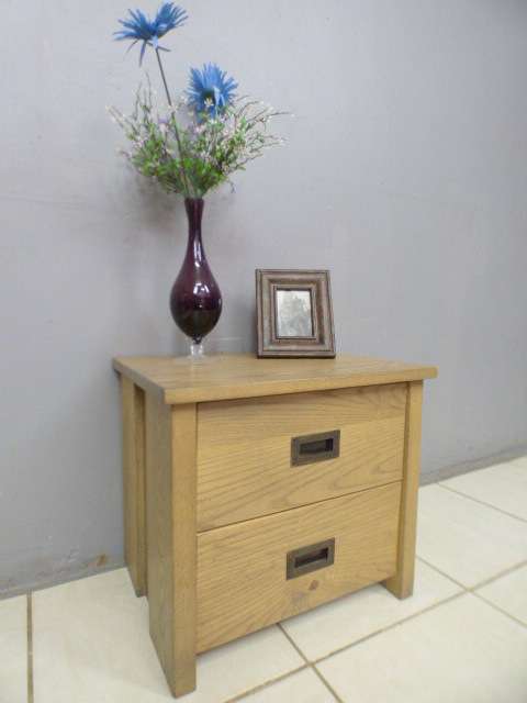 A lovely modern two drawer single bedside pedestal in amazing condition.  RS17