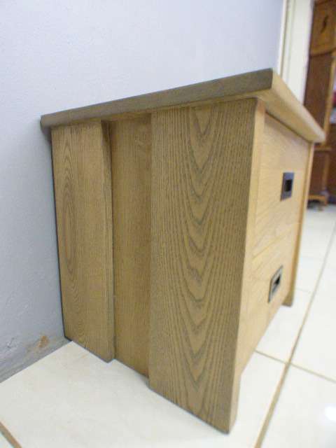 A lovely modern two drawer single bedside pedestal in amazing condition.  RS17