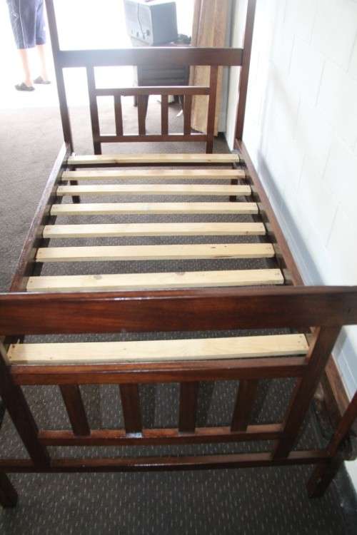 An amazing three quarter (four poster) canopy bed in stunning condition.RS17Bed