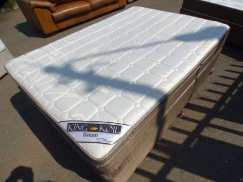 An awesome "King koil" double bed - mattress and base set in very good condition