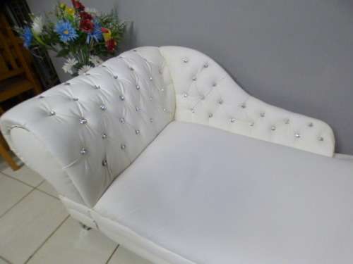 A superb x-large PU leather Chesterfield style chaise lounge w crystal like studs. Style & class!!!!