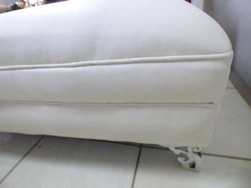 A superb x-large PU leather Chesterfield style chaise lounge w crystal like studs. Style & class!!!!