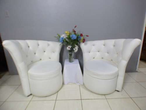 2 stunning, PU leather Chesterfield style chairs w crystal like studs. Classy & stylish! bid/chair