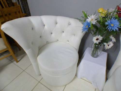 2 stunning, PU leather Chesterfield style chairs w crystal like studs. Classy & stylish! bid/chair