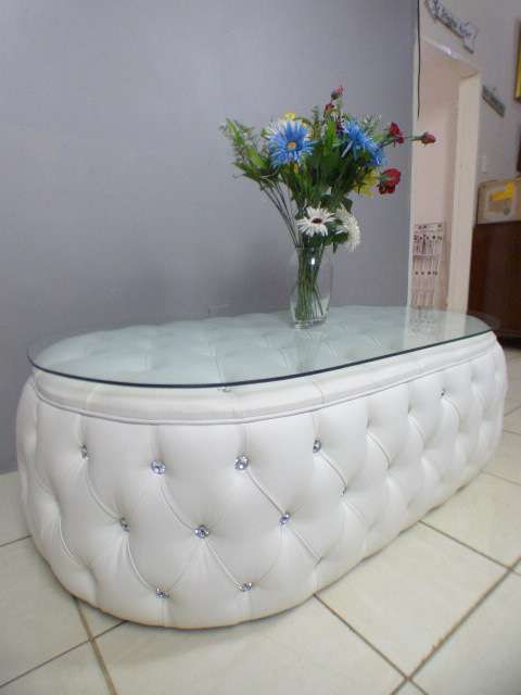 A superb x-large PU leather Chesterfield style ottoman/coffee table w crystal like studs. Gorgeous!!