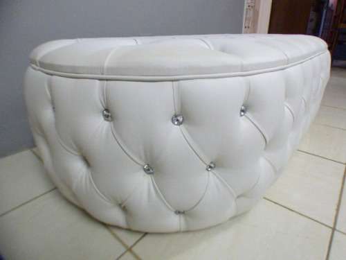 A superb x-large PU leather Chesterfield style ottoman/coffee table w crystal like studs. Gorgeous!!