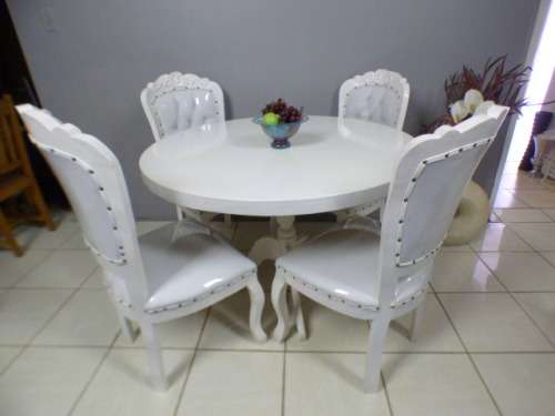 A fabulous upmarket dining room suite w 4 gorgeous chairs and a round table; beautiful & elegant!!!