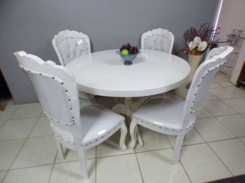 A fabulous upmarket dining room suite w 4 gorgeous chairs and a round table; beautiful & elegant!!!