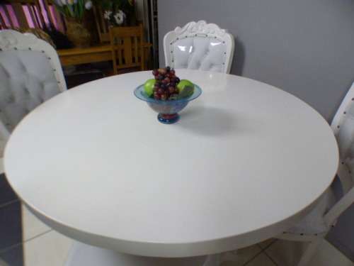 A fabulous upmarket dining room suite w 4 gorgeous chairs and a round table; beautiful & elegant!!!