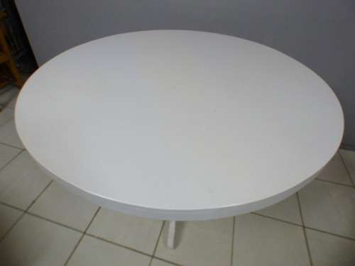 A fabulous upmarket dining room suite w 4 gorgeous chairs and a round table; beautiful & elegant!!!