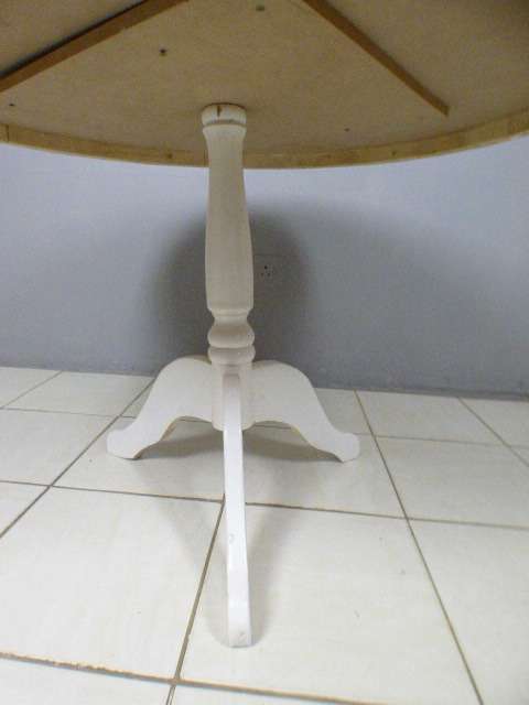 A fabulous upmarket dining room suite w 4 gorgeous chairs and a round table; beautiful & elegant!!!