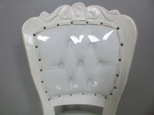 A fabulous upmarket dining room suite w 4 gorgeous chairs and a round table; beautiful & elegant!!!