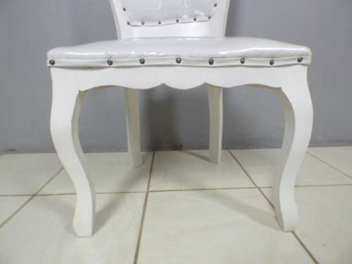 A fabulous upmarket dining room suite w 4 gorgeous chairs and a round table; beautiful & elegant!!!