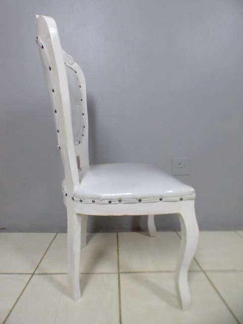 A fabulous upmarket dining room suite w 4 gorgeous chairs and a round table; beautiful & elegant!!!