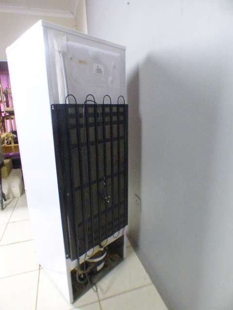 A lovely Defy C300 fridge freezer in great working condition!!! Bargain!!!