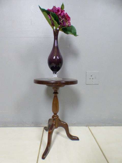 A gorgeous vintage Imbuia splayed foot display table w patterned top! Lovely as a side/tea table!!!
