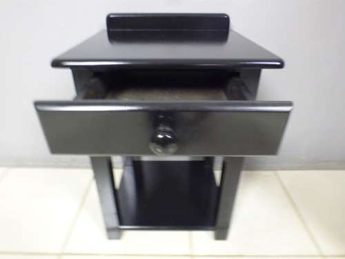 A lovely modern single drawer bedside pedestal in great condition.