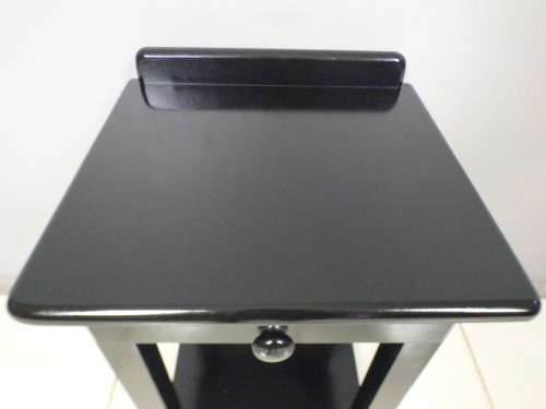 A lovely modern single drawer bedside pedestal in great condition.
