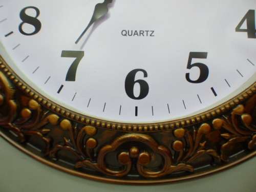 Awesome large battery operated wall clock. Stunning on a larger wall RS17Sale