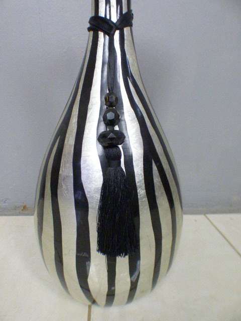 A beautiful floor standing vase. Gorgeous on its own or w/ large flower cuttings.