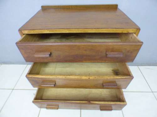 Beautiful solidly built vintage Oak 3-draw chest of drawers! Beautiful! RS17Sale