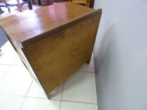 Beautiful solidly built vintage Oak 3-draw chest of drawers! Beautiful! RS17Sale