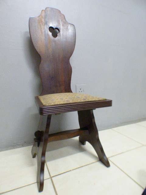 Lovely vintage Tudor style occasional chair, perfect in a lounge, study, living areas - RS17Sale