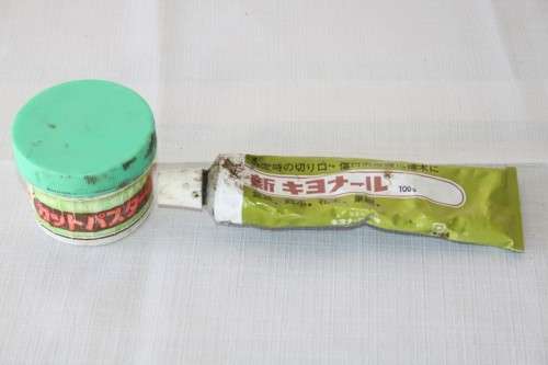 An amazing Bonsai kit in a box with loads of accessories, everything you need to maintain a Bonsai