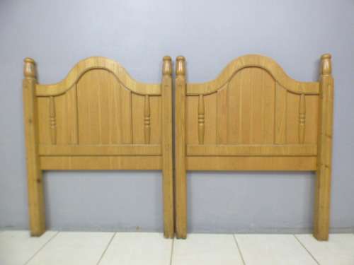 Two exquisite oak single bed size headboards in great condition!! Fabulous in all bedrooms!!RS17Bed