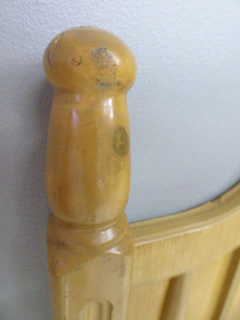 Two exquisite oak single bed size headboards in great condition!! Fabulous in all bedrooms!!RS17Bed