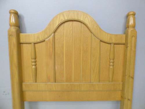 Two exquisite oak single bed size headboards in great condition!! Fabulous in all bedrooms!!RS17Bed