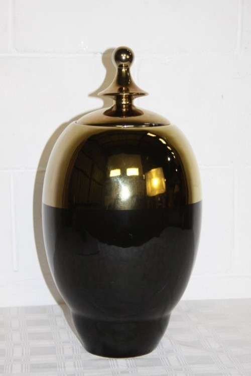 A superb X-large "Kremlin" Gold and black ceramic lidded urn vase in excellent condition