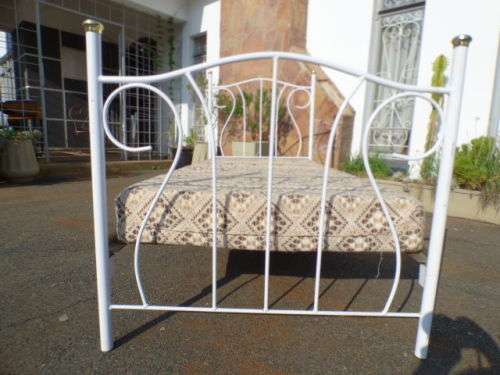 Beautiful, dainty & elegant wrought iron single bed & mattress in great vintage condition - RS17Sale