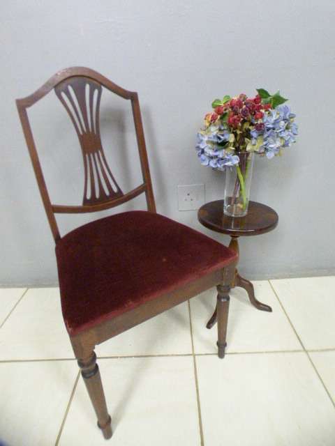 A wonderful vintage Hepplewhite revival occasional chair with an upholstered seat - RS17Sale