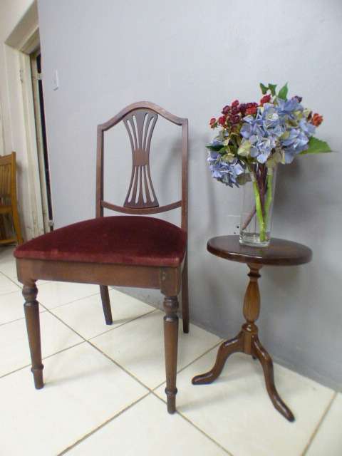 A wonderful vintage Hepplewhite revival occasional chair with an upholstered seat - RS17Sale