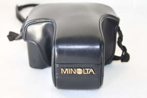 A Minolta Dynax 3xi 35mm film camera with a AF 35-80mm lens in a bag - RS17Sale