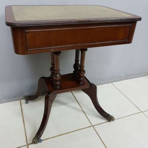 A spectacular vintage "Duncan Phyfe" inspired mahogany console/ hallway table with a single drawer