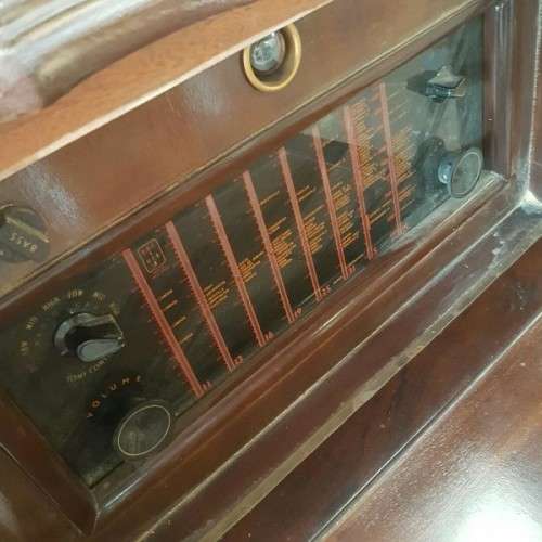 A vintage curved glass ball & claw radiogram display cabinet w/ original components for restoration