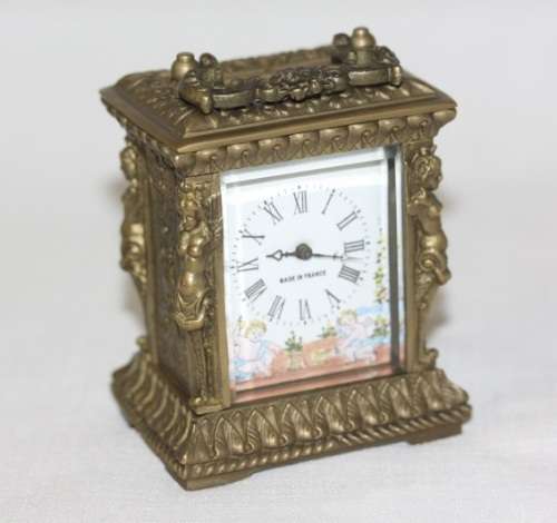 **RS17** A gorgeous ornate brass bevelled glass carriage clock w/ repousse detail & roman numerals