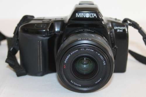 A Minolta Dynax 3xi 35mm film camera with a AF 35-80mm lens in a bag - RS17Sale