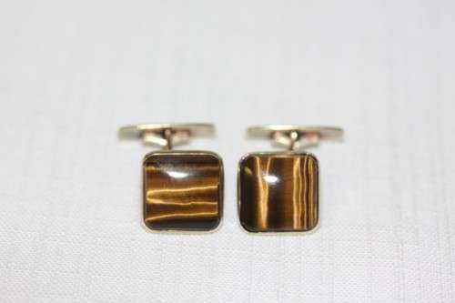 A stunning pair of 9ct yellow gold gents "whale-back" cuff-links w/ beautiful deep tigers eye stones