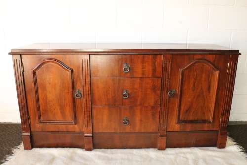 Stunning teak side server with loads of space w/ cutlery drawers & ornate handles