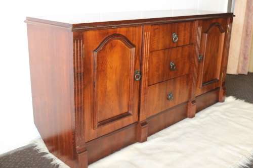 Stunning teak side server with loads of space w/ cutlery drawers & ornate handles
