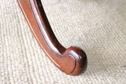 A fabulous solid yellow wood & imbuia 6 seater  round dining room table, beautiful & elegant!!!