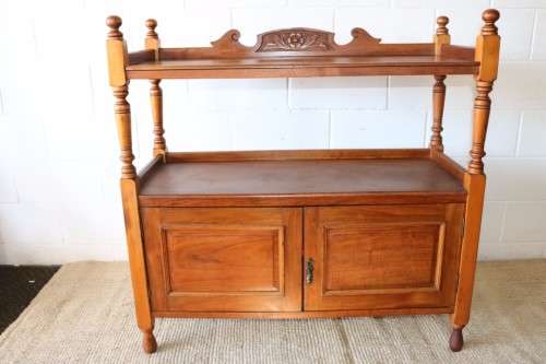 A lovely vintage solid teak cabinet/ side server with loads of space, perfect for a dining room