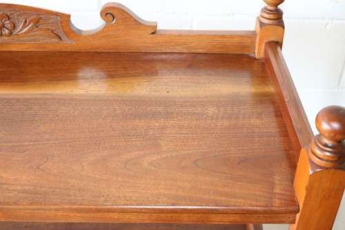 A lovely vintage solid teak cabinet/ side server with loads of space, perfect for a dining room