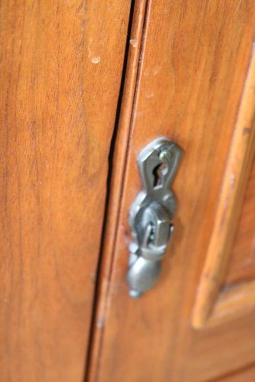 A lovely vintage solid teak cabinet/ side server with loads of space, perfect for a dining room